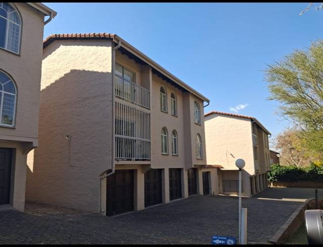 2 BEDROOM TOWNHOUSE FOR SALE IN SOUTH CREST